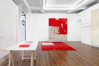 Exhibition view: David Ostrowski, The Thin Red Line, Sprüth Magers, London (28 November 2018–19 January 2019). Courtesy Sprüth Magers. Photo: Voytek Ketz, London & postproduction by Hans-Georg Gaul, Berlin.