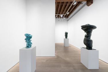Exhibition view: Tony Cragg, New Sculptures, Lisson Gallery, Shanghai (6 November 2021–15 January 2022). Courtesy Lisson Gallery