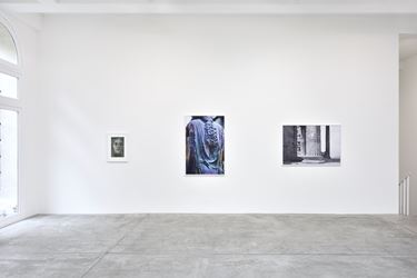 Exhibition view: James Welling, The Earth, the Temple and the Gods, Galerie Marian Goodman, Paris (24 January–14 March 2020). Courtesy Galerie Marian Goodman.