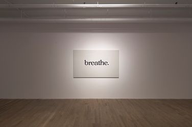Exhibition view: Ricci Albenda, breathe, 55 Walker Street, New York (13 May–18 June 2022). Courtesy the Artist and Andrew Kreps Gallery, New York and Franklin Parrasch Gallery, New York. Photo: Lance Brewer.