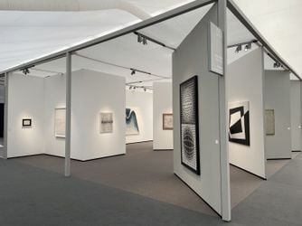 Exhibition view: Kukje Gallery & Mazzoleni Art booth C10 at Frieze London 2021 (13–17 October 2021). Courtesy Kukje Gallery. Photo: Sebastiano Pellion di Persano.
