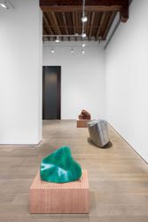 Exhibition view: Richard Deacon, Harbour, Lisson Gallery, Shanghai (29 October 2022–14 January 2023). © Richard Deacon. Courtesy Lisson Gallery. Photo: Alessandro Wang.