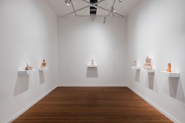 Exhibition view: Linda Marrinon, All hail Tony Duquette!, Roslyn Oxley9 Gallery, Sydney (12 April–11 May 2024). Courtesy Roslyn Oxley9 Gallery.