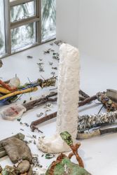 Exhibition view: Michael Dean, Garden of Delete, Barakat Contemporary, Seoul (31 March–30 May 2021).