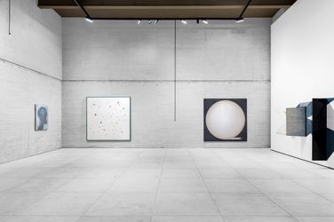 Exhibition view: Matthias Bitzer, Cosmic Rational, Galería RGR, Mexico City (13 May–15 June 2023). Courtesy Galería RGR.