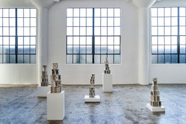 Exhibition view: Jesse Edwards, House of Cards, Simchowitz, Los Angeles (11 November–16 December 2023). Courtesy Simchowitz.