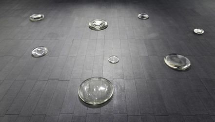 Maya Lin, Dew Point 8 (2007). Blown glass. 10.2 cm x 182.9 cm x 243.8 cm. Courtesy Pace Gallery.