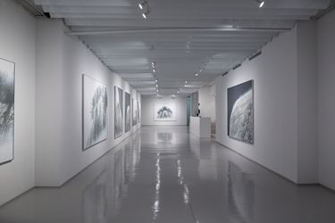 Exhibition views: Hiroshi Senju, At World’s End, Sundaram Tagore Gallery, Singapore and New York  (9 November 2017–13 January 2018). Courtesy Sundaram Tagore Gallery.