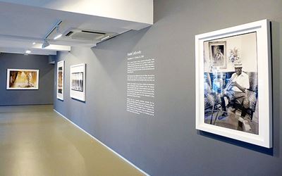 Exhibition view: Annie Leibovitz, Sundaram Tagore Gallery, Singapore (12 September–12 October 2014). Courtesy Sundaram Tagore Gallery.