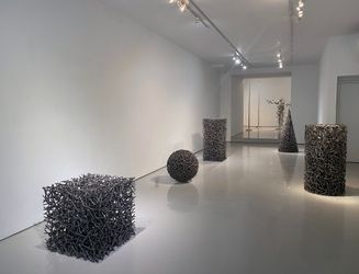 Exhibition view: Li Hongbo, Empathizing, Eli Klein Gallery, New York (2 October 2021–29 January 2022). Courtesy Eli Klein Gallery.