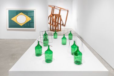 Exhibition view: Raul Mourão, Empty Head, Galeria Nara Roesler, New York (17 April–19 June 2021). Courtesy the artist and Galeria Nara Roesler. Photo: Charles Roussel.