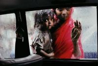 Mother and child looking in through a taxi window, Bombay, India by Steve McCurry contemporary artwork photography