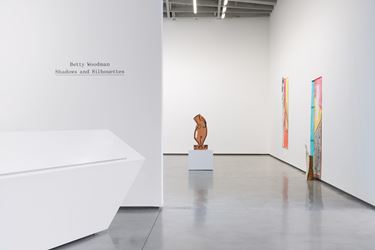 Exhibition view: Betty Woodman, Shadows and Silhouettes, David Kordansky Gallery, Los Angeles (27 June–24 August). Courtesy Charles Woodman / The Estate of Betty Woodman and David Kordansky Gallery. Photo: Jeff McLane.