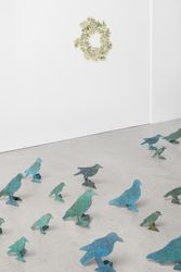 Exhibition view: Kiki Smith, Red Standing Moon, Galerie Thomas Schulte, Berlin (17 September 2022–22 October 2022). Courtesy Galerie Thomas Schulte. 