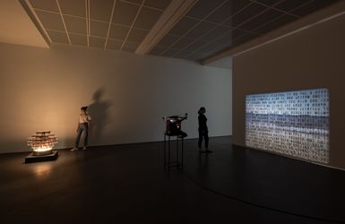 Exhibition view: Rosa Barba, Radiant Exposures, Esther Schipper, Berlin, (9 September–15 October 2022). Courtesy the artist and Esther Schipper, Berlin. Photo: Andrea Rossetti.