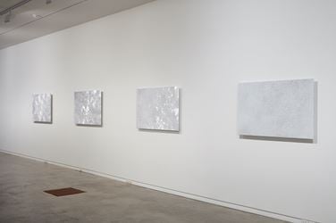 Exhibition view: Elizabeth Thomson, White Coda Blue Coda, Two Rooms, Auckland (16 March–21 April, 2018). Courtesy Two Rooms.