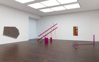 Exhibition view: Group Exhibition, Caro and North American Painters, Gagosian,  Grosvenor Hill, London (27 January –5 March 2022). Courtesy Gagosian. Photo: Lucy Dawkins.   
