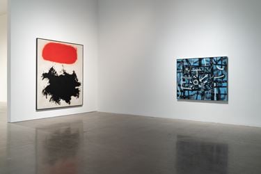 Exhibition view: Adolph Gottlieb, Classic Paintings, Pace Gallery, 510 West 25th Street, New York (1 March–13 April 2019). © Adolph and Esther Gottlieb Foundation / Artists Rights Society (ARS), New York. Courtesy Pace Gallery.