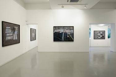 Exhibition view: Edward Burtynsky, Salt Pans, Sundaram Tagore Gallery, Singapore (12 February—29 March 2017). Courtesy Sundaram Tagore Gallery.