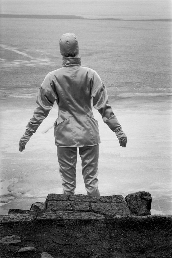 Taucher by Ute Mahler  Werner Mahler contemporary artwork Photography