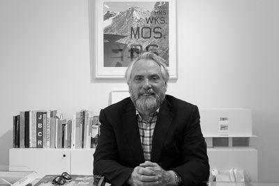 Curator Bob Monk on Richard Artschwager at Gagosian