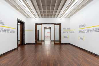 Contemporary art exhibition Lawrence Weiner  UNA CERTA MASSA ALLA BASE DI TUTTO  DETERMINED MASS AT THE BASE OF IT ALL at MASSIMODECARLO Milan Italy