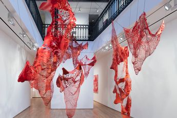 Contemporary art exhibition Chiharu Shiota Inner Universe at Templon 28 Grenier Saint-Lazare Paris France