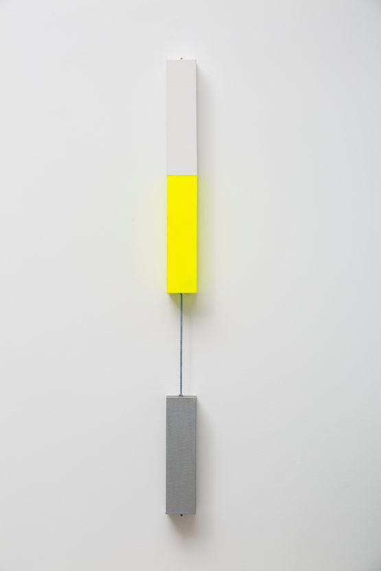 Tijolinho vertical by Sergio Sister contemporary artwork Installation