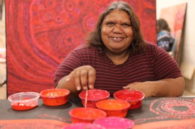 Who Is Hadleys Art Prize Winner Vicki Yatjiki Cullinan