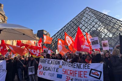Louvre Staff Vote to Continue Strike