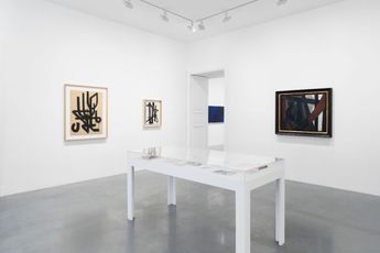 Contemporary art exhibition Hans Hartung Pierre Soulages Soulages-Hartung  Affinites electives at Perrotin Paris Marais France