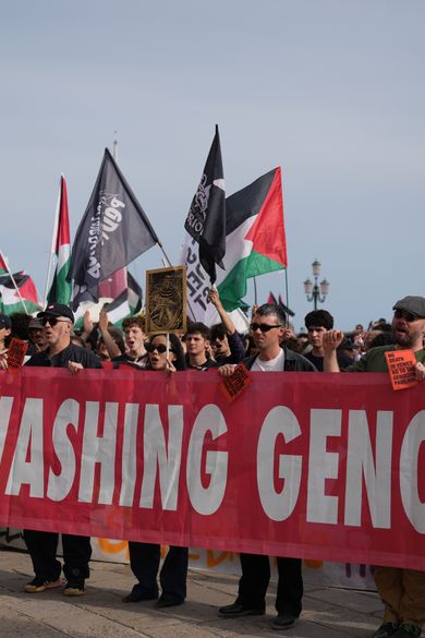 Venice Pavilions Shutter and Protesters Clash With Police Amid Anti-Israel Action