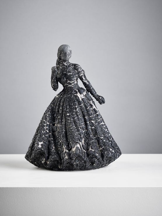 Royal Doulton Classics Elizabeth Figurine HN4426 Figure of the Year 2003 by Jessica Harrison contemporary artwork Sculpture