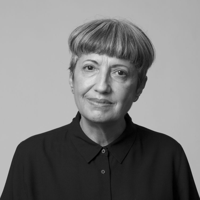 LENORA DE BARROS