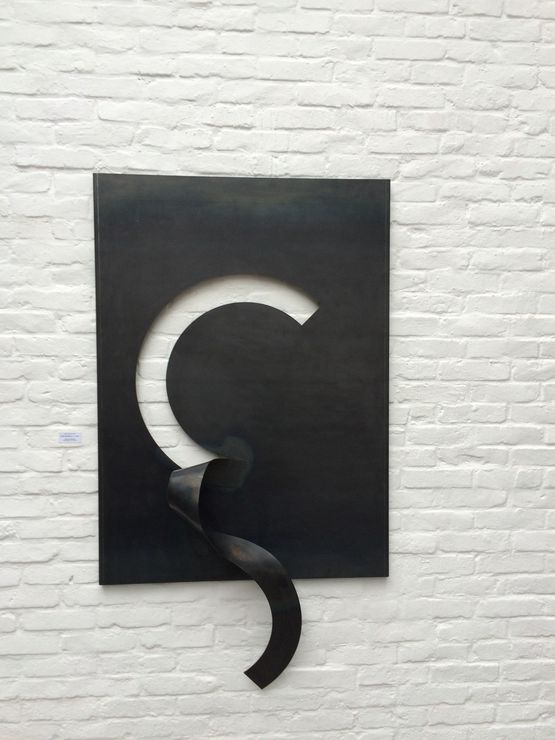 Relief Halbkreis Relief semicircle by Peter Schwickerath contemporary artwork Sculpture