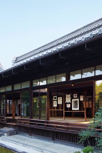 Elizabeth Peyton Shows Close Ups in a Kyoto Temple
