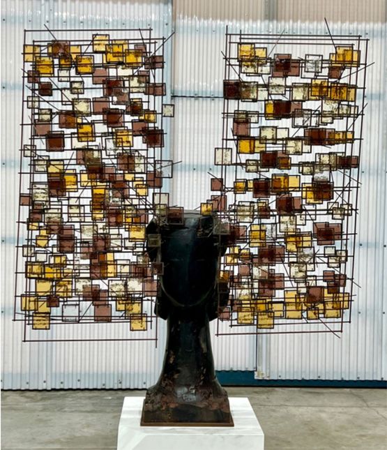 Cabeza con Cristales en Ambar by Manolo Valdes contemporary artwork Sculpture