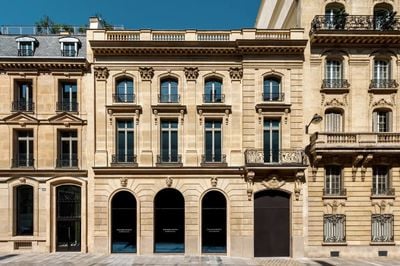 Hauser  Wirth to Launch First French Gallery