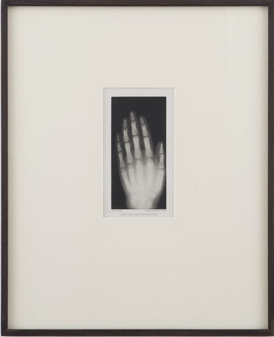 Hand eines 8 jahringen Madchens. by Eder  Valenta contemporary artwork Photography