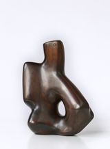 Sitzende Figur by Karl Hartung contemporary artwork sculpture