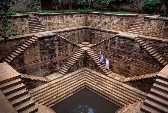 Women in a step well Rajasthan India by Steve Mccurry contemporary artwork Photography