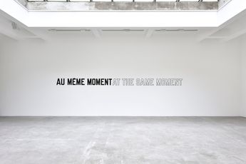 Contemporary art exhibition Lawrence Weiner APRES ICI  LA at Galerie Marian Goodman Paris France