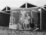 Foto de familia en Mar del Plata by Gabriela Bettini contemporary artwork photography works on paper