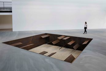 Michael Heizer contemporary artist