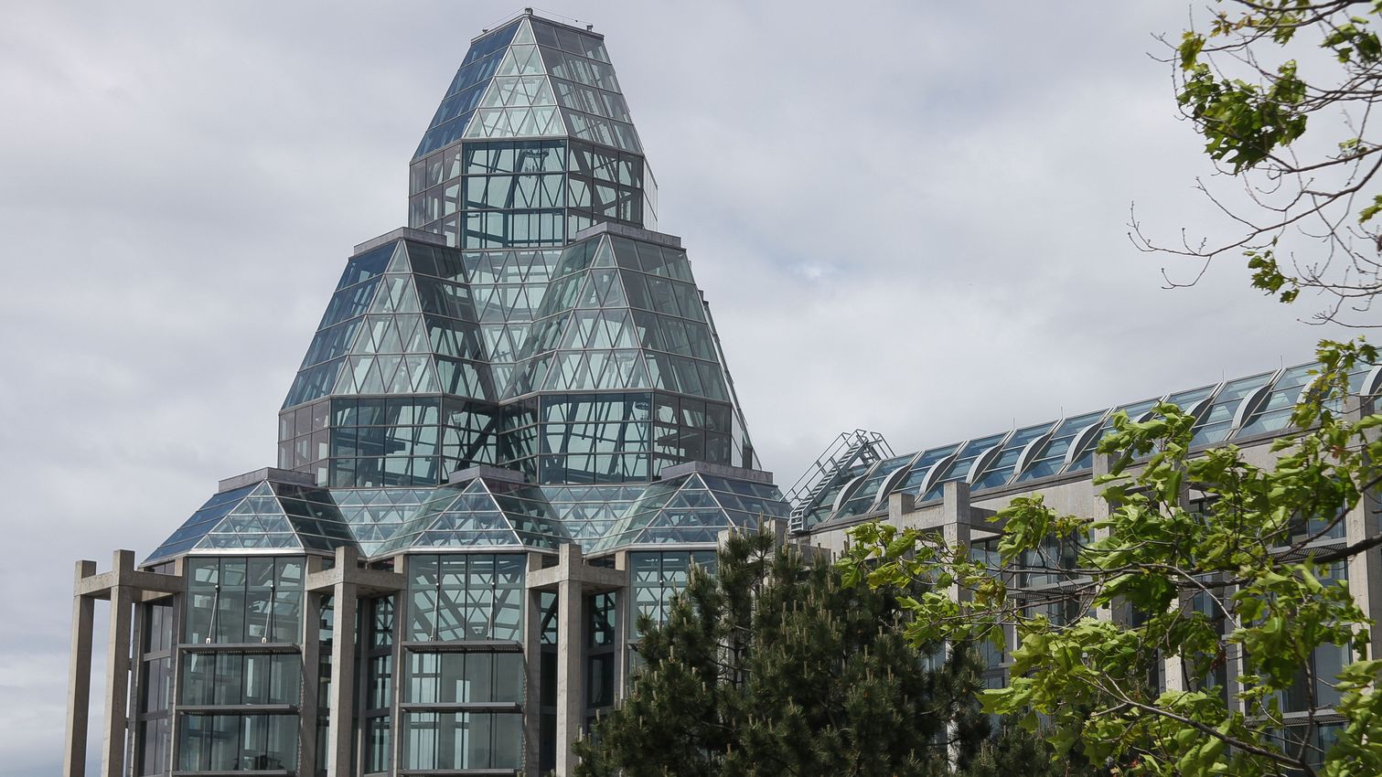 Magnate Bob Rennie Donates $22.8m Worth of Art to National Gallery ...