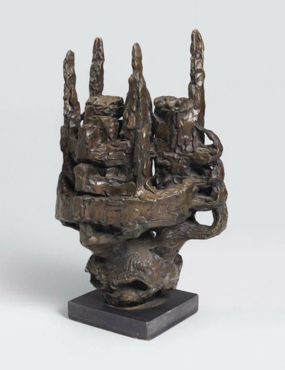Tete couronnee by Etienne-Martin contemporary artwork Sculpture