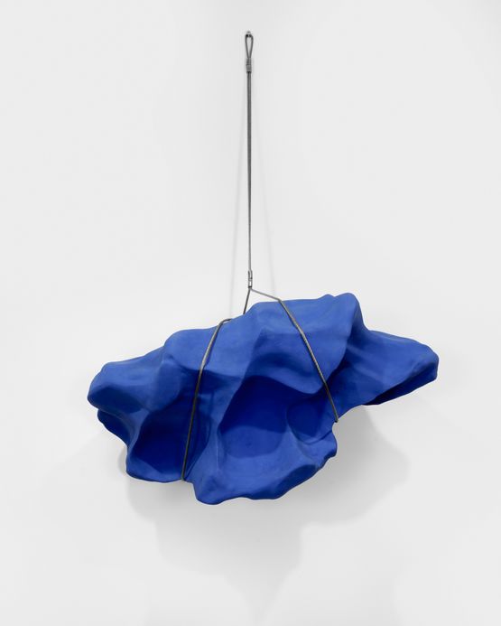 Avvolgere la terra - il colore nelle mani by Giuseppe Penone contemporary artwork Sculpture