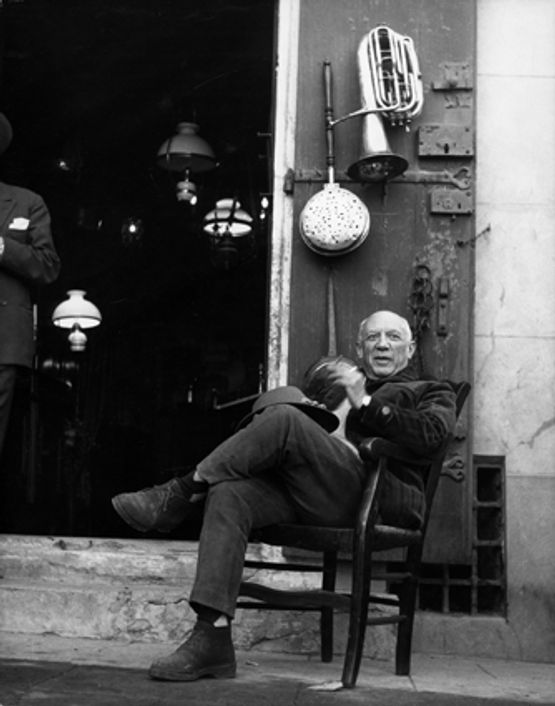 Picasso chez lantiquaire Arles 1959 by Lucien Clergue contemporary artwork Photography