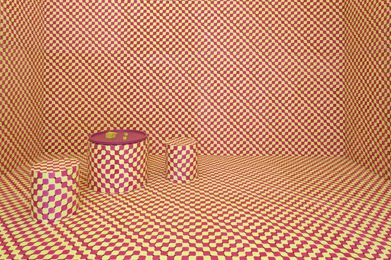 Die Welt kurz vor Erfindung des tiefen Tellers by Tobias Rehberger contemporary artwork Installation