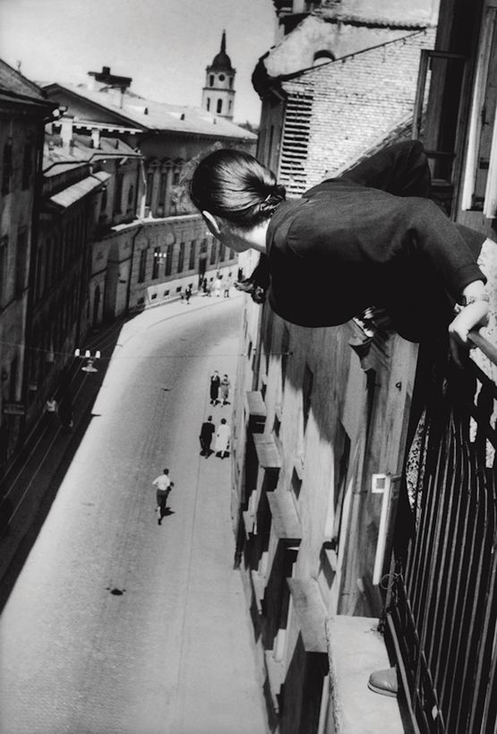 Marathon in University Street Vilnius by Antanas Sutkus contemporary artwork Photography
